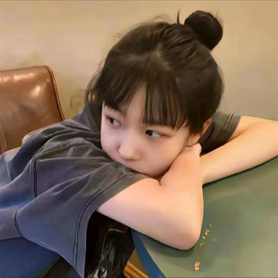 出墙红杏两家春